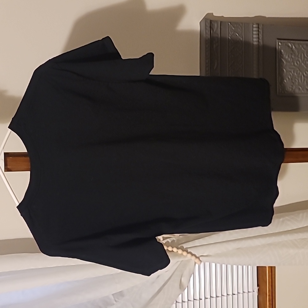 PRAY Tee - Picture 5 of 5